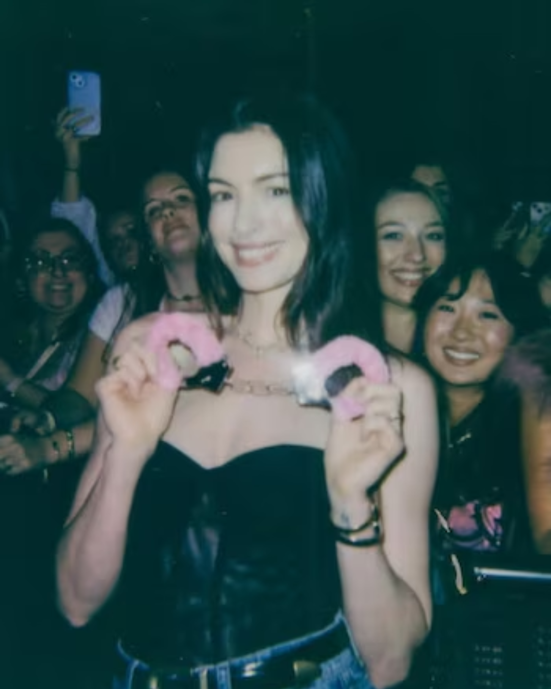 Sabrina y Anne Hathaway