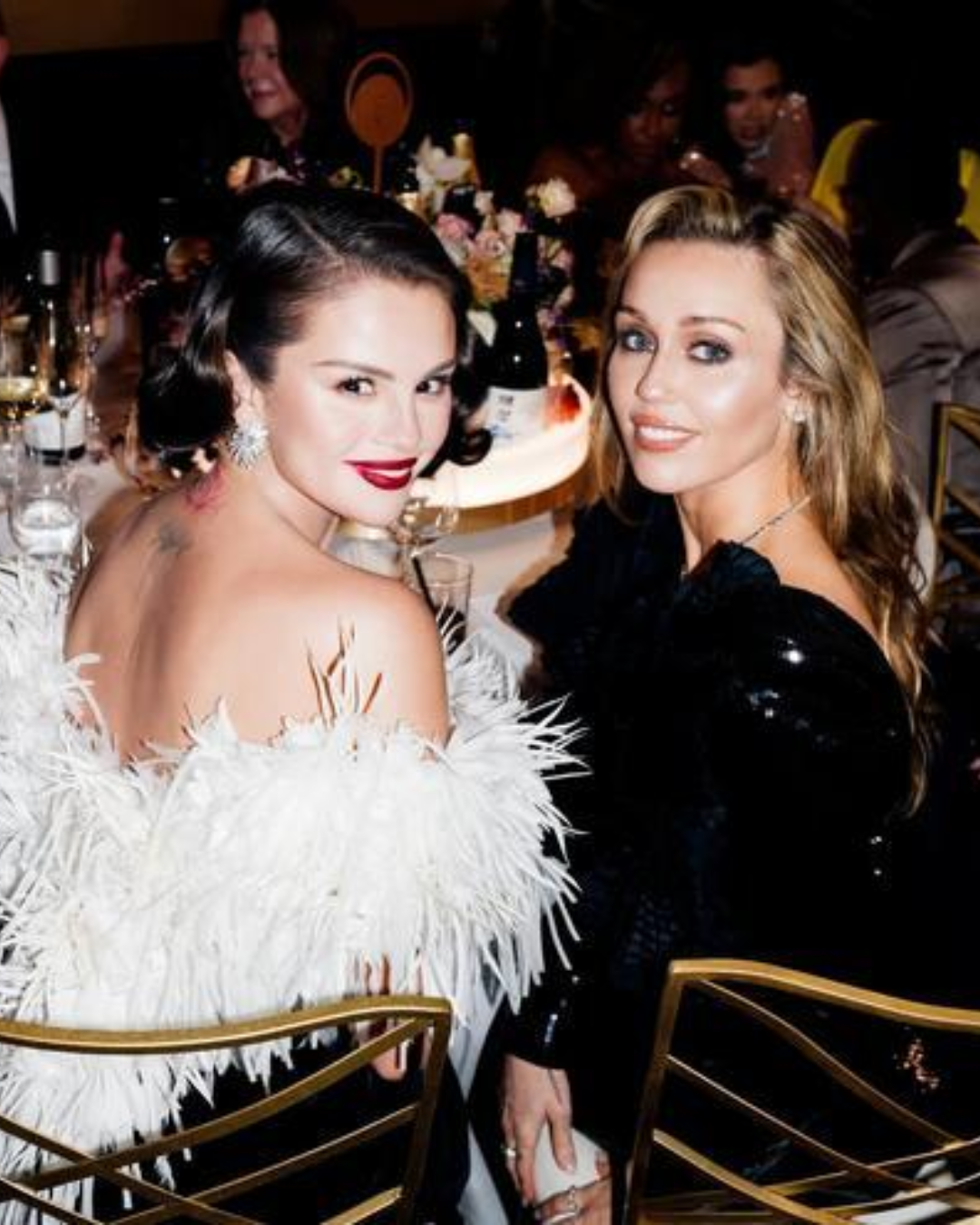 Miley y Selena 1