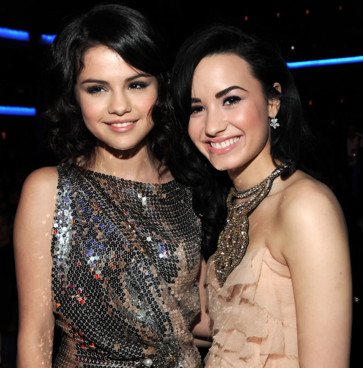 Selena y Demi Lovato 2